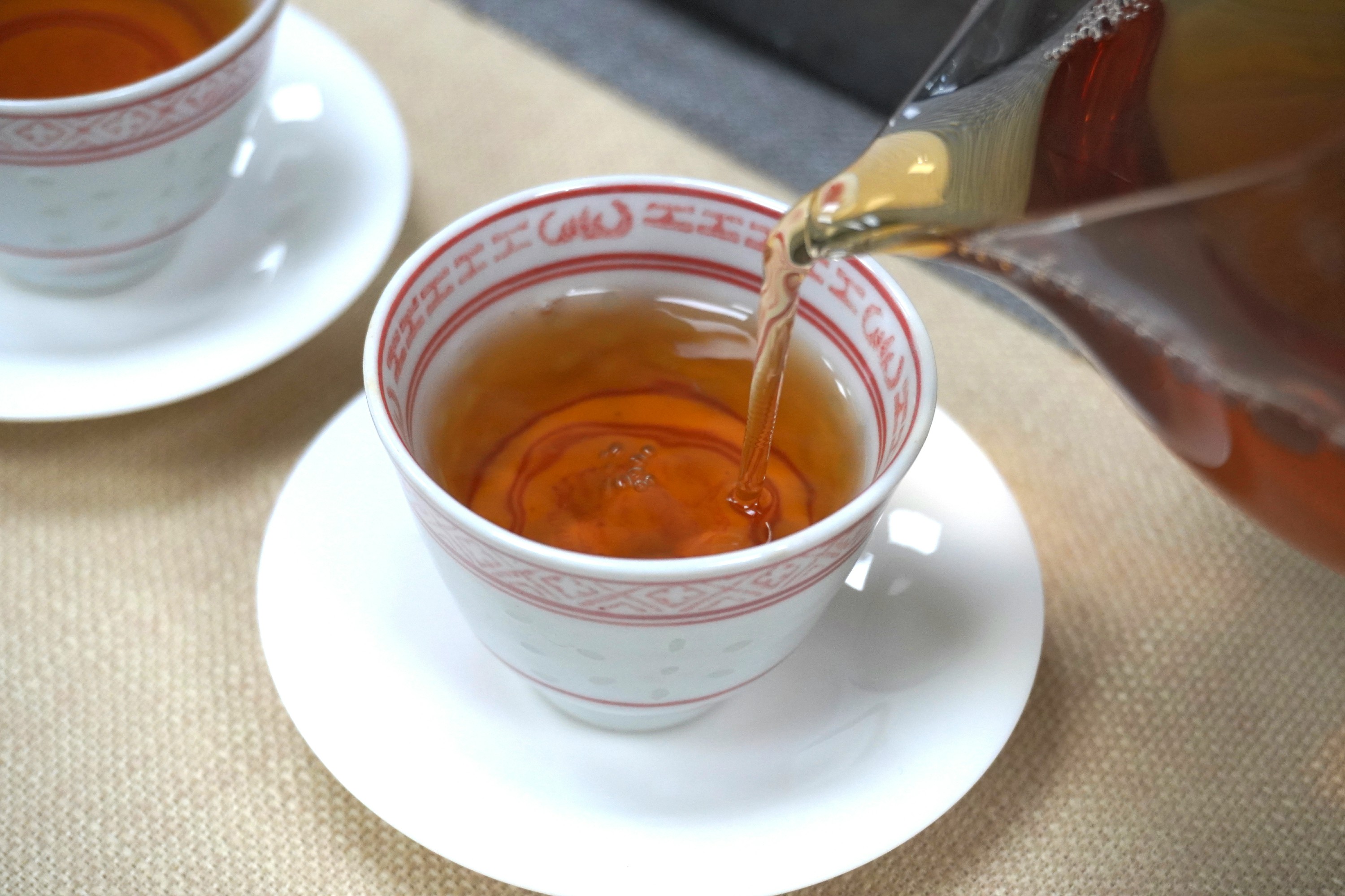 深度解析！普洱茶纯料与拼配之争，哪个更好？