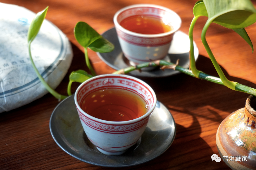 普洱茶究竟存放多少年最好喝？不一样的角度，为你解析“普洱茶适饮期”！