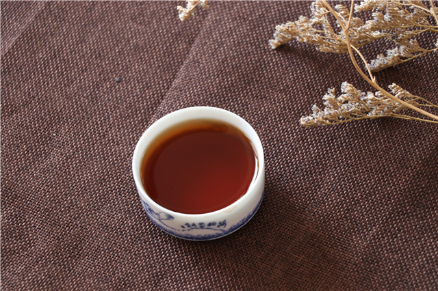 冬季手脚冰凉就喝普洱茶